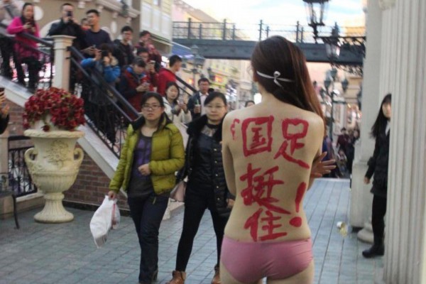 盐加生姜泡脚，养生保健新时尚